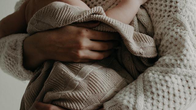 7 Arti Mimpi Melahirkan Anak Perempuan, Jadi Pertanda Baik