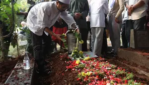 Pemakaman Diding Boneng Diiringi Isak Tangis Keluarga