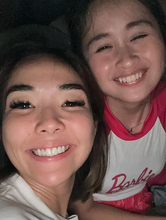 <p>Tampak hadir juga dalam acara bridal shower diantaranya para selebriti diantaranya Gisella Anastasia, Marsha Aruan dan juga Fuji An. [Instagram/gritteagathaa]</p>