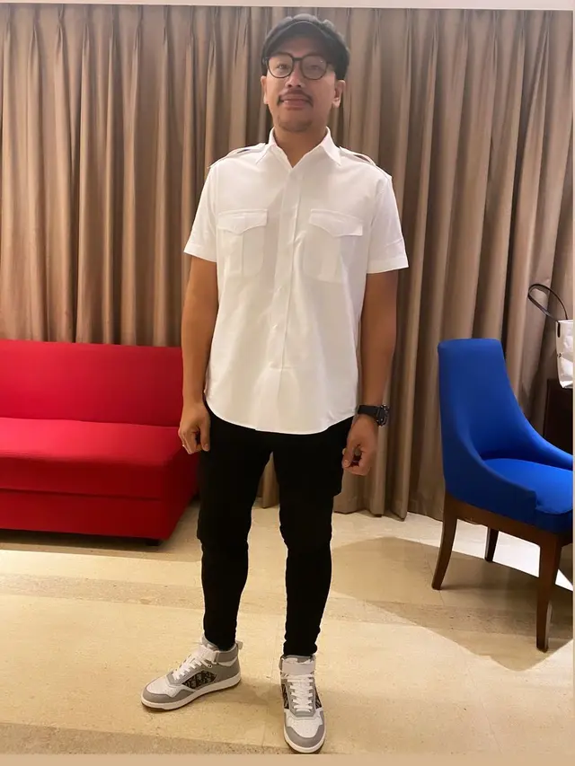 Turun 20 Kg, Ini 6 Potret Terbaru Sammy Simorangkir yang Tampak Lebih Muda