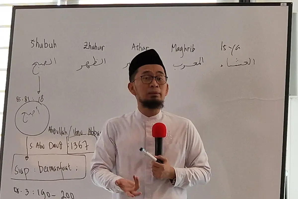 Ustadz Adi Hidayat (UAH) mengisi kajian Islam di Uluu Camii Moskee, Utrecht. (Foto: Liputan6.com/Istimewa)