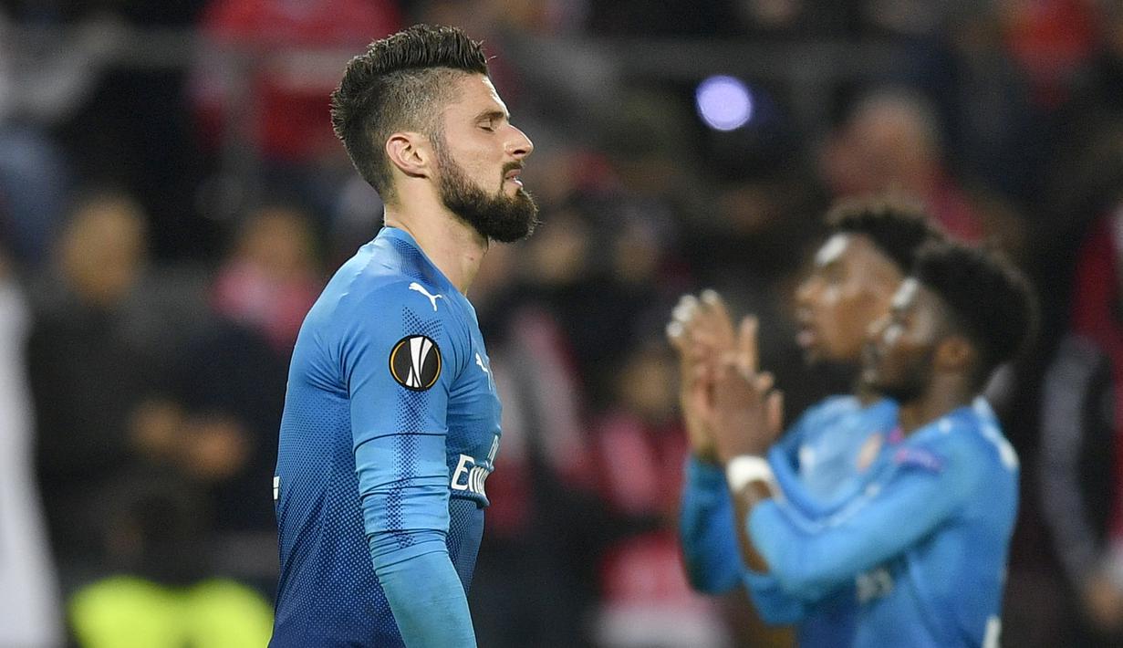 Ekspresi muram pemain Arsenal, Olivier Giroud usai timnya kalah dari FC Cologne pada laga grup H Liga Europa di Rhein  Energie Stadium, Cologne, (23/11/2017). Arsenal kalah 0-1. (AP/Martin Meissner)