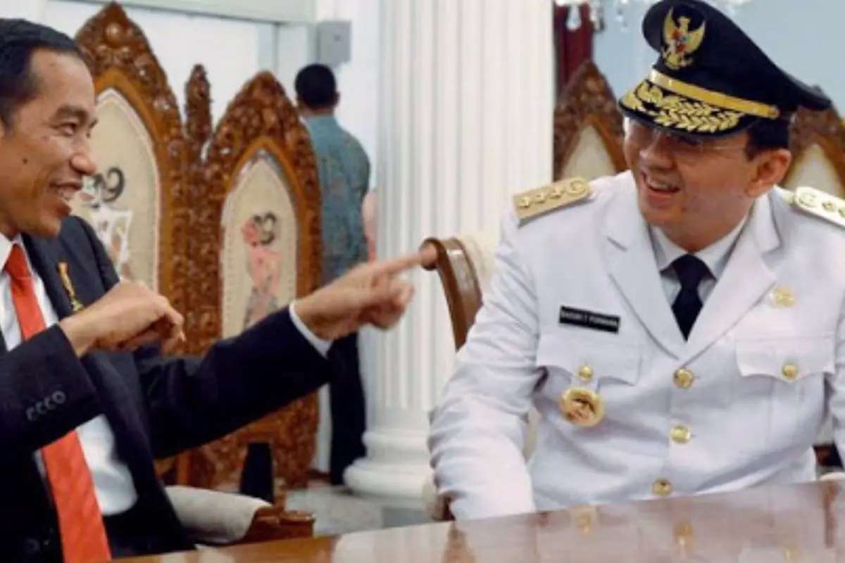 Berita Hari Ini: Jaket Jokowi, Pemeriksaan Ahok, Hillary Clinton