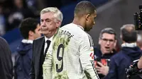Kekecewaan Carlo Ancelotti dan Kylian Mbappe saat Real Madrid kalah dari Valencia di ajang Liga Spanyol. (JAVIER SORIANO / AFP)