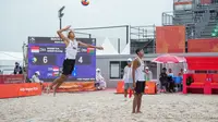Pasangan voli pantai putra Indonesia, Bintang Akbar/Sofyan Rachman Efendi beraksi di Asian Games 2026 (Dok NOC Indonesia)