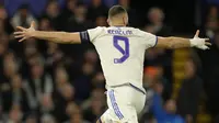 Bomber Timnas Prancis berdarah Aljazair ini memborong tiga gol kemenangan Real Madrid atas Chelsea pada babak perempat final Liga Champions. Karim Benzema mengaku puasa tidak mempengaruhi performanya di lapangan. (AP/Kirsty Wigglesworth)