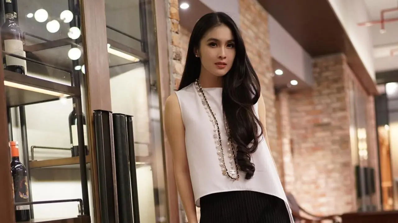 [Fimela] Sandra Dewi