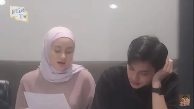 Pertama Kali Nyanyi Bareng, Ini 6 Momen Dinda Hauw dan Rey Mbayang saat Rekaman