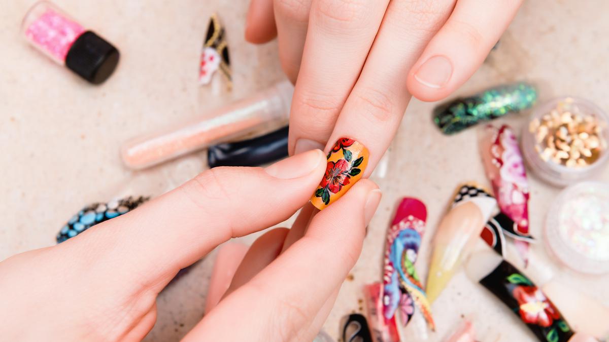 Pertama Kali Coba Nail Art? Ini Aturan Do’s dan Don’ts-nya