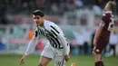 Pemain Juventus, Alvaro Morata merayakan gol ke gawang Torino pada lanjutan liga Italia Serie A di di Stadion Olimpico, Turin, Senin (21/3/2016) dini hari WIB. (AFP/Marco Bertorello)