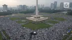 Ribuan warga mengikuti Aksi Akbar Aliansi Rakyat Indonesia Bela Palestina atau Aksi Bela Palestina di Monas, Jakarta Pusat, Minggu (5/11/2023). (merdeka.com/Imam Buhori)