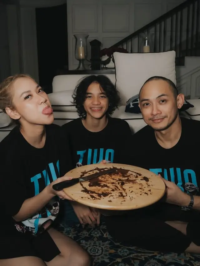 Potret Perayaan Ulang Tahun Tiko Aryawardhana ke-44. [@tikoaryawardhana]