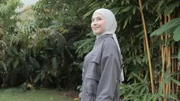 Peran mengenakan hijab rupanya membawa perubahan yang sangat positif dalam keseharian Zara. (Foto: Instagram/ zaraadhsty)
