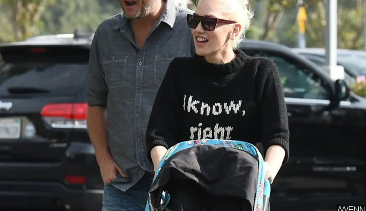 Kebahagiaan tengah menyelimuti Gwen Stefani. Bersama sang kekasih, Blake Shelton, Gwen akan tengah mengandung seorang bayi yang merupakan anak pertama mereka. (doc. Ace Showbiz)