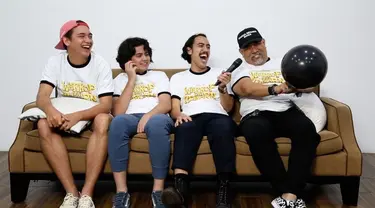 Indro Warkop, Adipati Dolken, Aliando, dan Randy Danista bergabung dalam film Warkong DKI Reborn dan kembali mempopulerkan lagu Obrolan Warung Kopi.