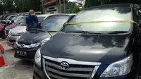 Mobil warga Pekanbaru yang dicuri sindikat pencurian mobil menjadi barang bukti pihak kepolisian. (Liputan6.com/M.Syukur)