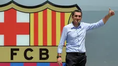 Pelatih baru Barcelona, Ernesto Valverde, diperkenalkan di Stadion Camp Nou, Barcelona, Rabu (31/5/2017). Mantan pelatih Athletic Bilbao ini didaulat menggantikan posisi Luis Enrique. (AFP/Lluis Gene)