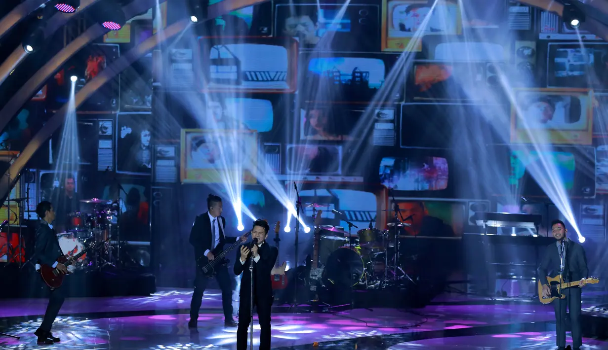 "Pas mengaransemen ulang lagu lama, banyak harta karun di industri musik Indonesia. Kami pengin generasi sekarang tahu, industri musik Indonesia besarnya dari dulu," jelas Ariel. (Adrian Putra/Bintang.com)