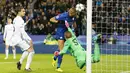 Pemain Leicester City, Islam Slimani berusaha mencetak gol ke gawang FC Kopenhagen pada laga Liga Champions grup G di King Power Stadium, Leicester, Rabu (19/10/2016) dini hari WIB. (Action Images via Reuters/Andrew Boyers)