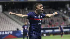 Dengang susunan pemain 4-3-3, berikut starting eleven pemain berbanderol tinggi di Euro 2020 (Euro 2021) tersebut. (Foto: AP/Daniel Cole)