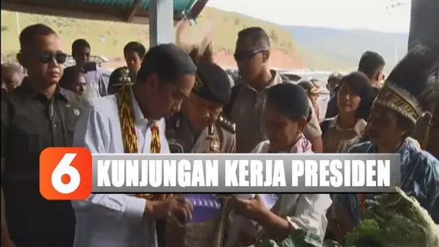 Jokowi kemudian mendapat paparan mengenai pembangunan di daerah setempat dari Bupati Pegunungan Arfak Yosias Saroy.