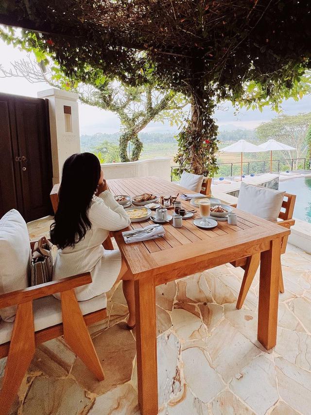 7 Potret Liburan Mutia Ayu di Bali, Penampilannya Curi Perhatian