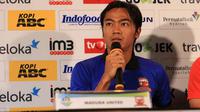 Pemain Madura United, Andik Rendika Rama, jelang menghadapi Persib, Rabu (18/10/2017). (Bola.com/Muhammad Ginanjar)
