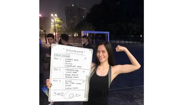 Meski memiliki hobi kuliner, Grace selalu menjaga tubuhnya dengan berolahraga.