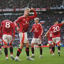 Rasmus Hojlund merayakan golnya saat Manchester United menang atas Brentford di Liga Inggris (AFP)