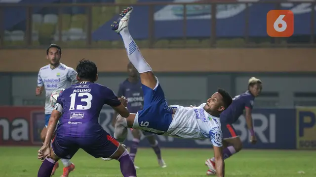 Foto: Raih Kemenangan Kedua, Persib Bandung Dampingi Bali United Pimpin Klasemen BRI Liga 1 2021 / 2022