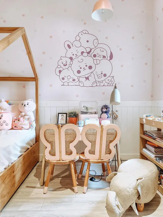 Kamar Gempi yang baru direnovasi, ada wallpaper BT21