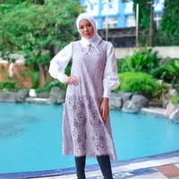 Simak ide mix and match baju putih dengan hijab dari sejumlah artis tanah air (Foto: instagram/aurelie.hermansyah)