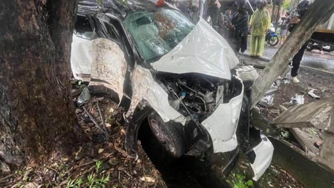 Istri Anggota DPRD Sulsel Tewas Dalam Kecelakaan di Tol, Mobil Hantam Pembatas Beton