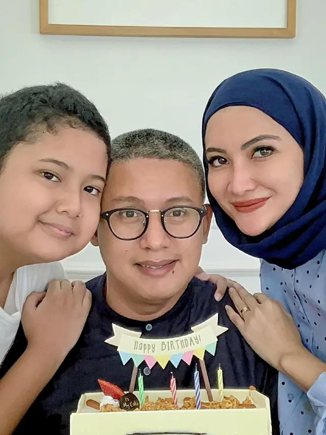 Natalie Sarah dan keluarga. (Foto: Instagram @natalie_sarahs)