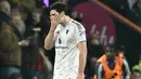 Ekspresi kekecewaan Harry Maguire diganjar kartu merah usai menjatuhkan pemain Bournemouth Evanilson di kotak penalti pada pertandingan pekan ke-31 Liga Inggris 2025/2026 di Vitality Stadium, Sabtu (21/03/2026) dini hari WIB. (AFP/Glyn Kirk)