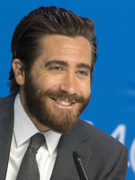 Jake Gyllenhaal lahir pada 19 Desember 1980. Meski monyet cenderung memiliki emosi marah, aktor tampan ini menggunakan amarahnya untuk layar lebar. Ia baru-baru ini memerankan petinju Billy Hope di film ‘Southpaw’. (Bintang/EPA)