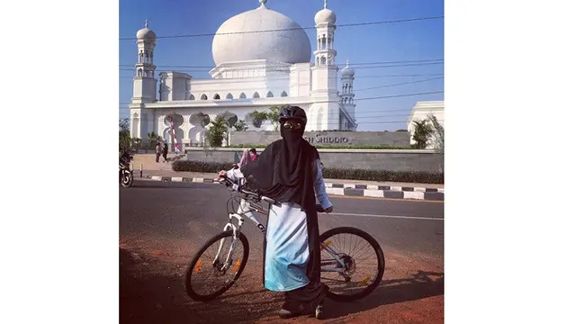 Umi Pipik Akui Idap Tumor Kelenjar Getah Bening, Ini 6 Potretnya saat Olahraga