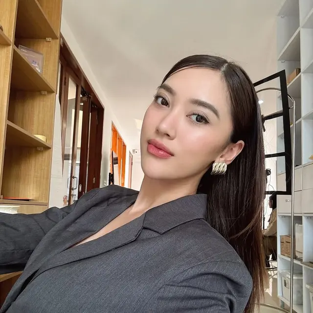 6 Potret Dindra Nashriyah Pernah Dijodohkan dengan Al Ghazali, Nonton Timnas Bareng Alyssa