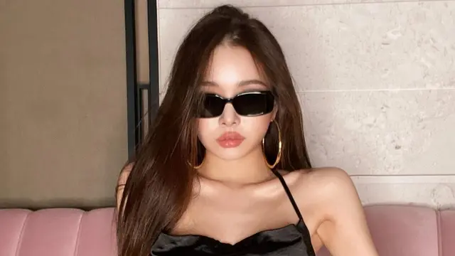 FOTO: Gaya Selebgram Song Jia Pakai Kacamata, Disebut Mirip Jennie BLACKPINK