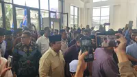 Menteri Pertahanan Prabowo Subianto dan Presiden keenam RI Susilo Bambang Yudhoyono menghadiri acara silaturahmi ulama di Aceh, Selasa (26/12/2023). (Liputan6.com/Fachrur Rozie)