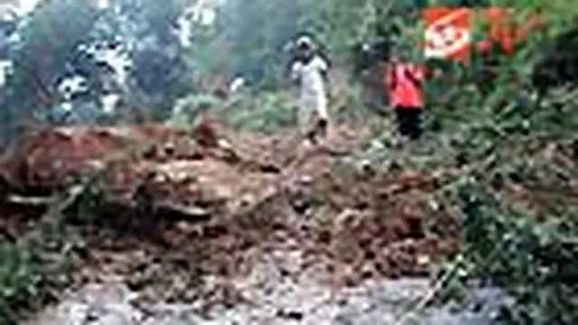 Longsor di Majalengka Tutup Jalan Antardesa