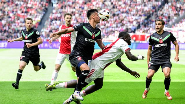 Mees Hilgers - Ajax Vs FC Twente di Eredivisie 2024/2025