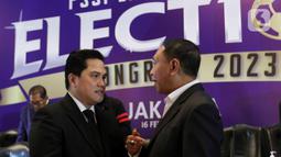 Ketua Umum PSSI periode 2023-2027 Erick Thohir berbincang bersama Wakil Ketua Umum PSSI ll Zainudin Amali saat Kongres Luar Biasa Persatuan Sepak Bola Seluruh Indonesia (KLB PSSI) 2023 di Jakarta, Kamis (16/2/2023). Pada pemilihan Ketua Umum di Kongres Luar Biasa PSSI, Erick memperoleh 64 suara mengungguli AA Lanyalla Mattalitti yang meraih 22 suara. Sedangkan dua kandidat calon lainnya tidak memperoleh satu suara pun. (Liputan6.com/Herman Zakharia)