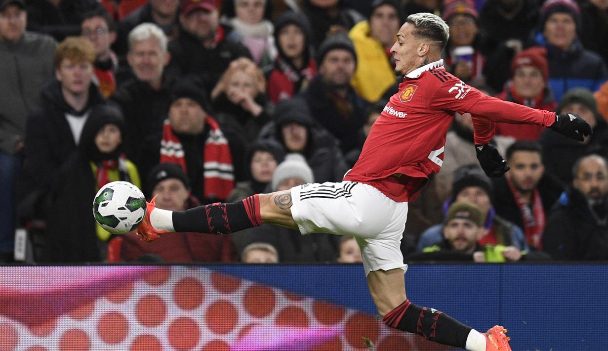 Antony. Sayap kanan Brasil berusia 22 tahun ini menjadi pemain termahal kedua dalam Derby Manchester edisi terbaru. Antony baru didatangkan Manchester United pada awal musim 2022/2023 dari Ajax Amsterdam dengan nilai transfer 95 juta euro atau kini setara Rp1,5 triliun. Dalam Derby Manchester di Liga Inggris ia baru menjalani debutnya saat MU kalah 3-6 di pertemuan pertama musim ini di mana ia menyumbang satu gol bagi Setan Merah. (AFP/Oli Scarff)