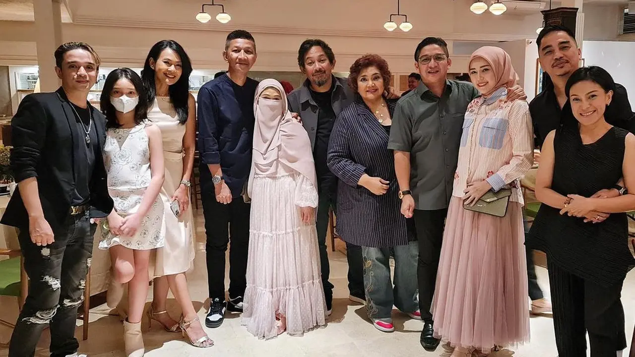 Personel Ungu Band Silaturahmi Bersama Istri dan Keluarga
