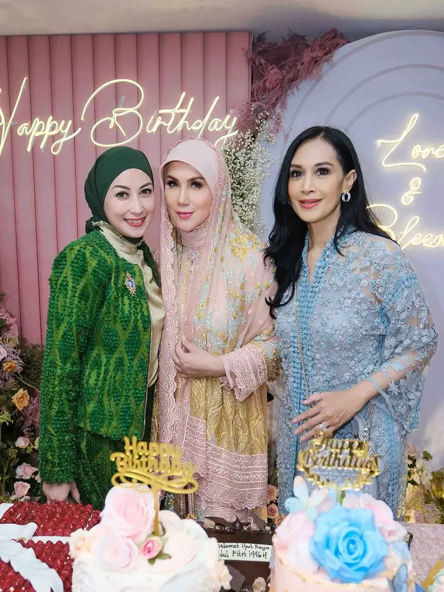 6 Potret Tamu Seleb di Ultah Marini Zumarnis, Ada Artis Senior hingga Ariel Tatum