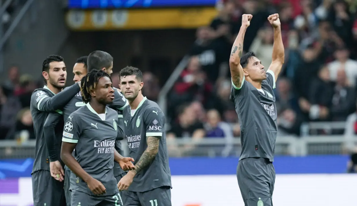 Gelandang AC Milan berdarah Indonesia, Tijjani Reijnders, bersinar pada laga matchday ketiga Liga Champions musim ini melawan Club Brugge di Stadion San Siro, Rabu dini hari WIB (23/10/2024). (AP Photo/Antonio Calani)