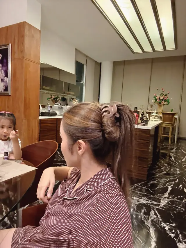 Potret Ruang Makan Rumah Momo Geisha