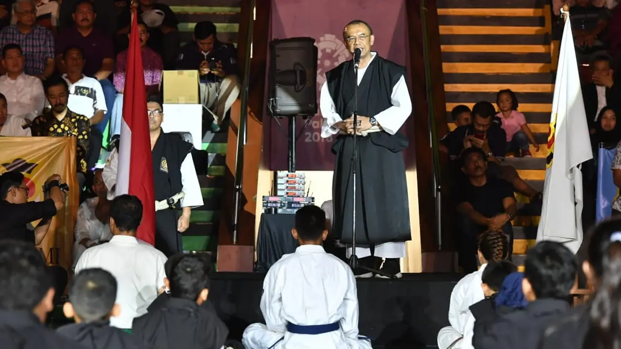Berpakaian Koromo, Sesmenpora Buka Festival Kempo Internasional di Jakarta