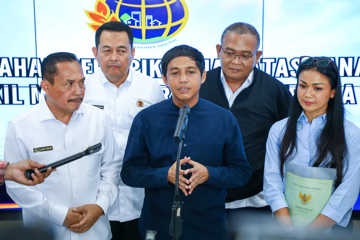 Raja Juli Antoni.